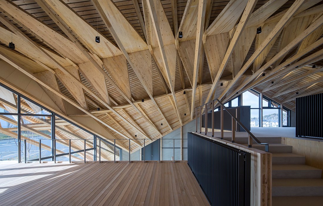 Multi level roof structure  Wood  Magazine